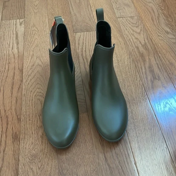 NWT STORM BY COUGAR “CHELSEA” PAST SEASON RAIN BOOTIES *WATERPROOF* - Picture 4 of 8